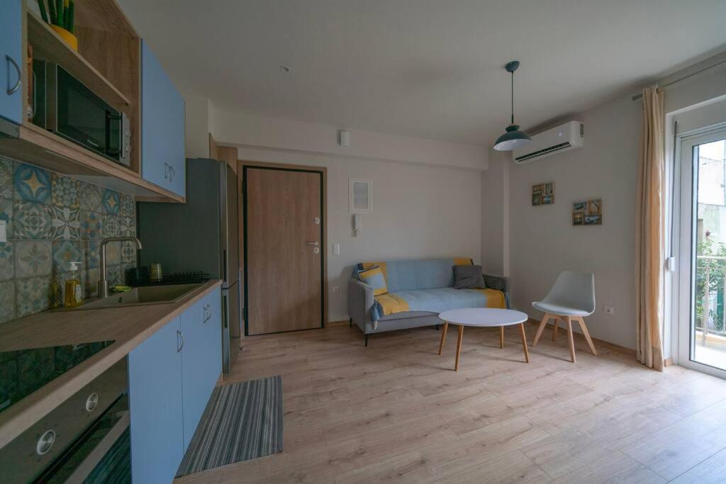 Modern In Dafni Up To 3 Prs-4min From Metro