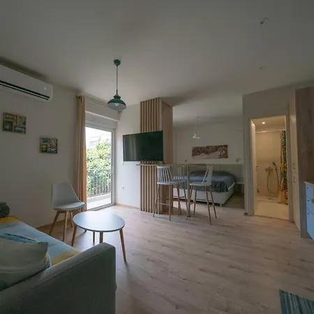 Modern Studio In Dafni Up To 3 Prs-4Min From Metro Athens Exterior photo
